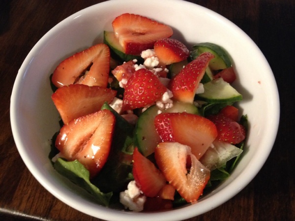 fresh spinach salad with strawberries